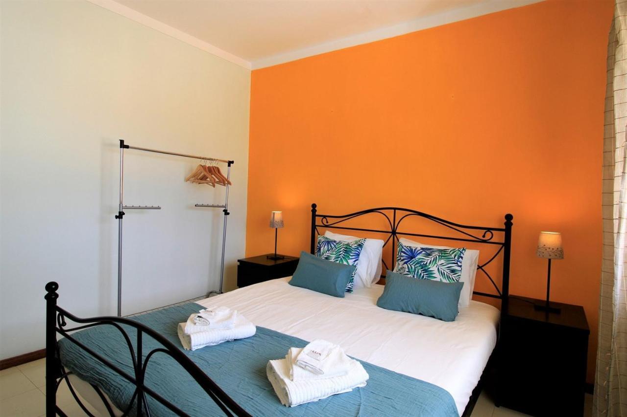 Portimao Classic With Pool By Homing Apartment Alvor Bagian luar foto