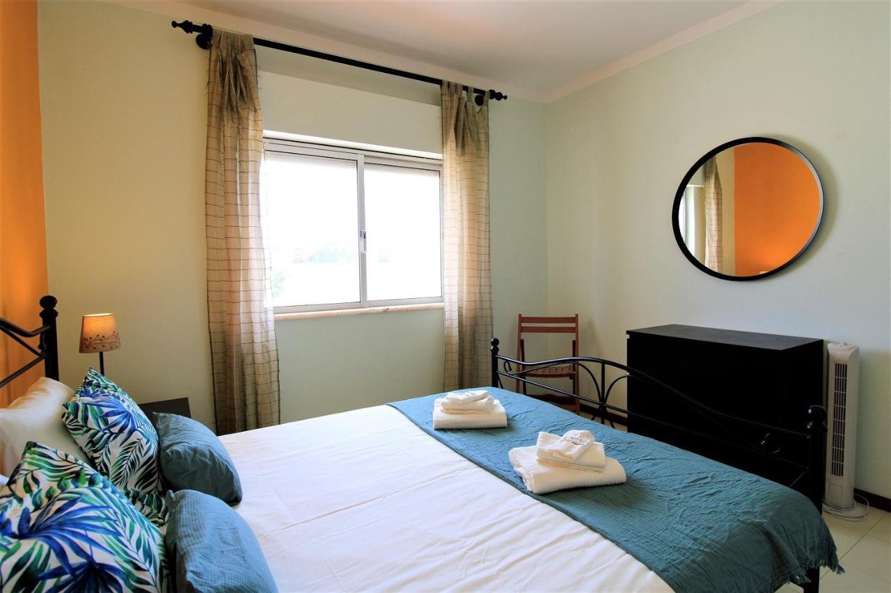 Portimao Classic With Pool By Homing Apartment Alvor Bagian luar foto