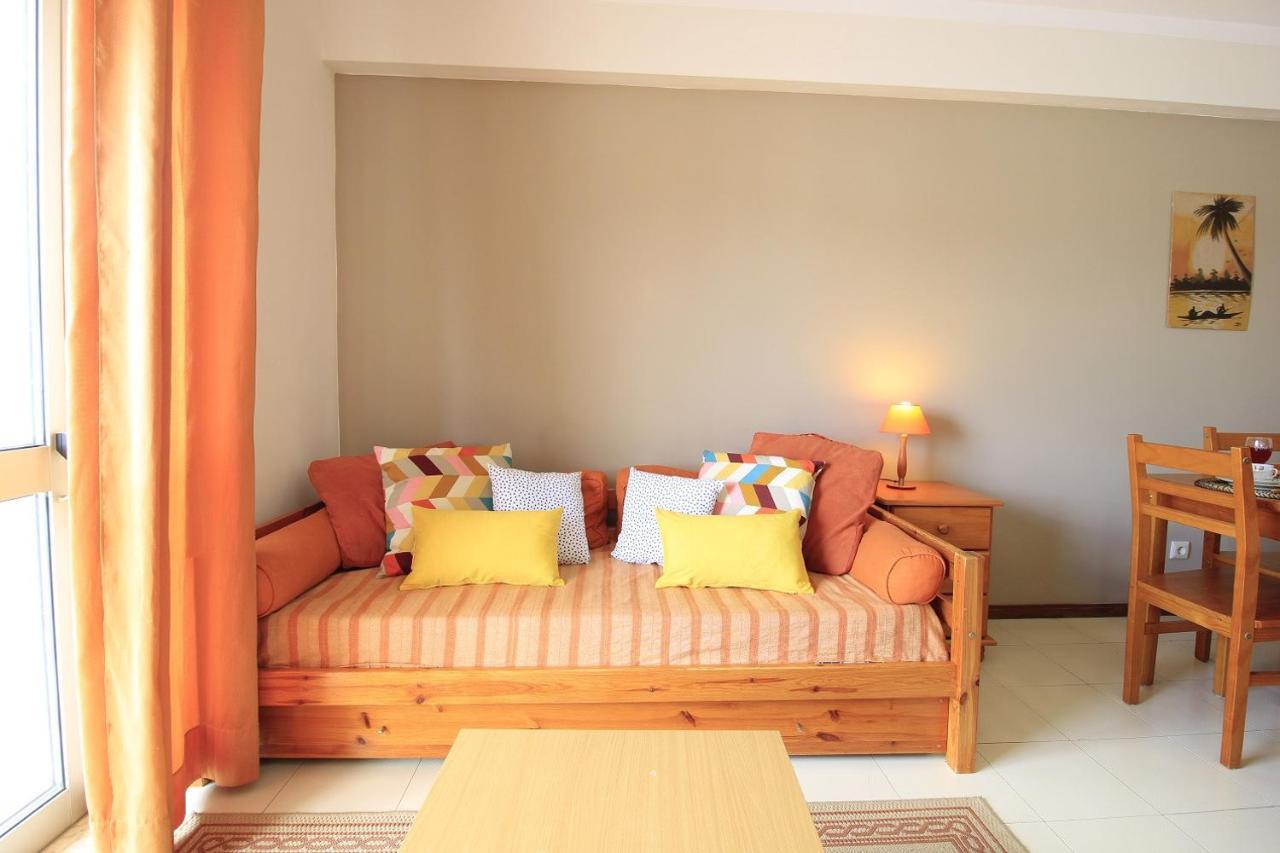 Portimao Classic With Pool By Homing Apartment Alvor Bagian luar foto