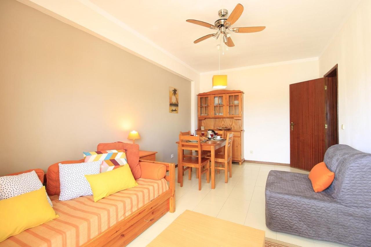 Portimao Classic With Pool By Homing Apartment Alvor Bagian luar foto