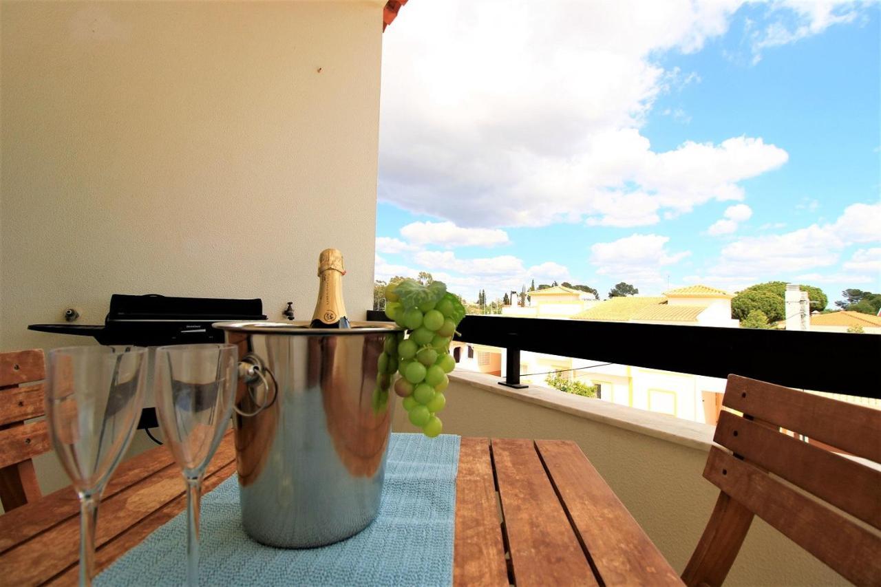 Portimao Classic With Pool By Homing Apartment Alvor Bagian luar foto