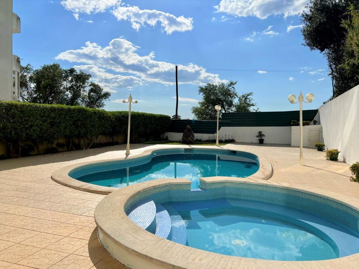 Portimao Classic With Pool By Homing Apartment Alvor Bagian luar foto
