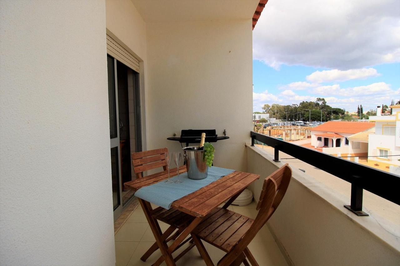 Portimao Classic With Pool By Homing Apartment Alvor Bagian luar foto