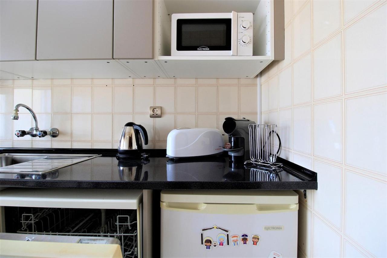 Portimao Classic With Pool By Homing Apartment Alvor Bagian luar foto