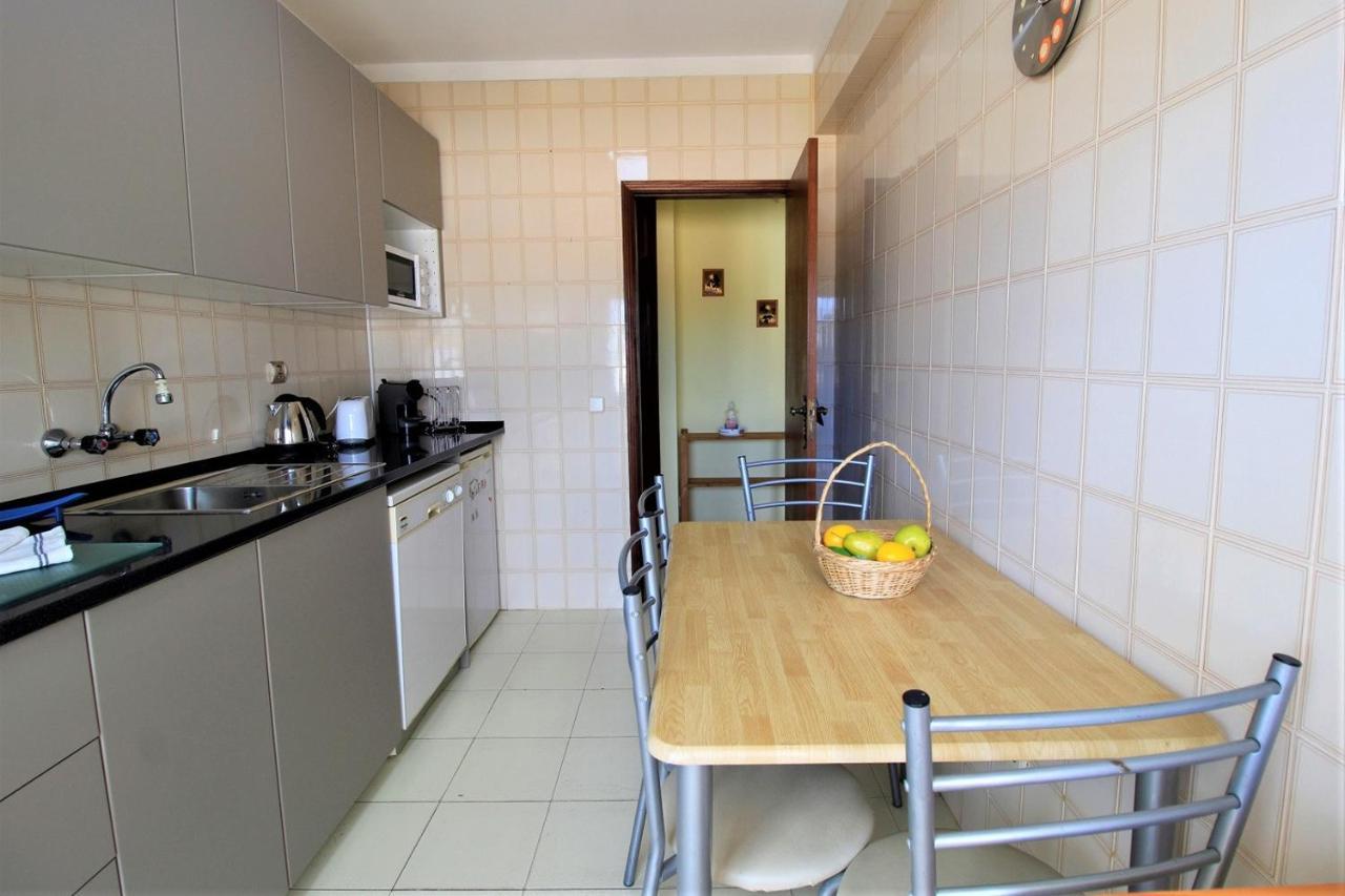 Portimao Classic With Pool By Homing Apartment Alvor Bagian luar foto