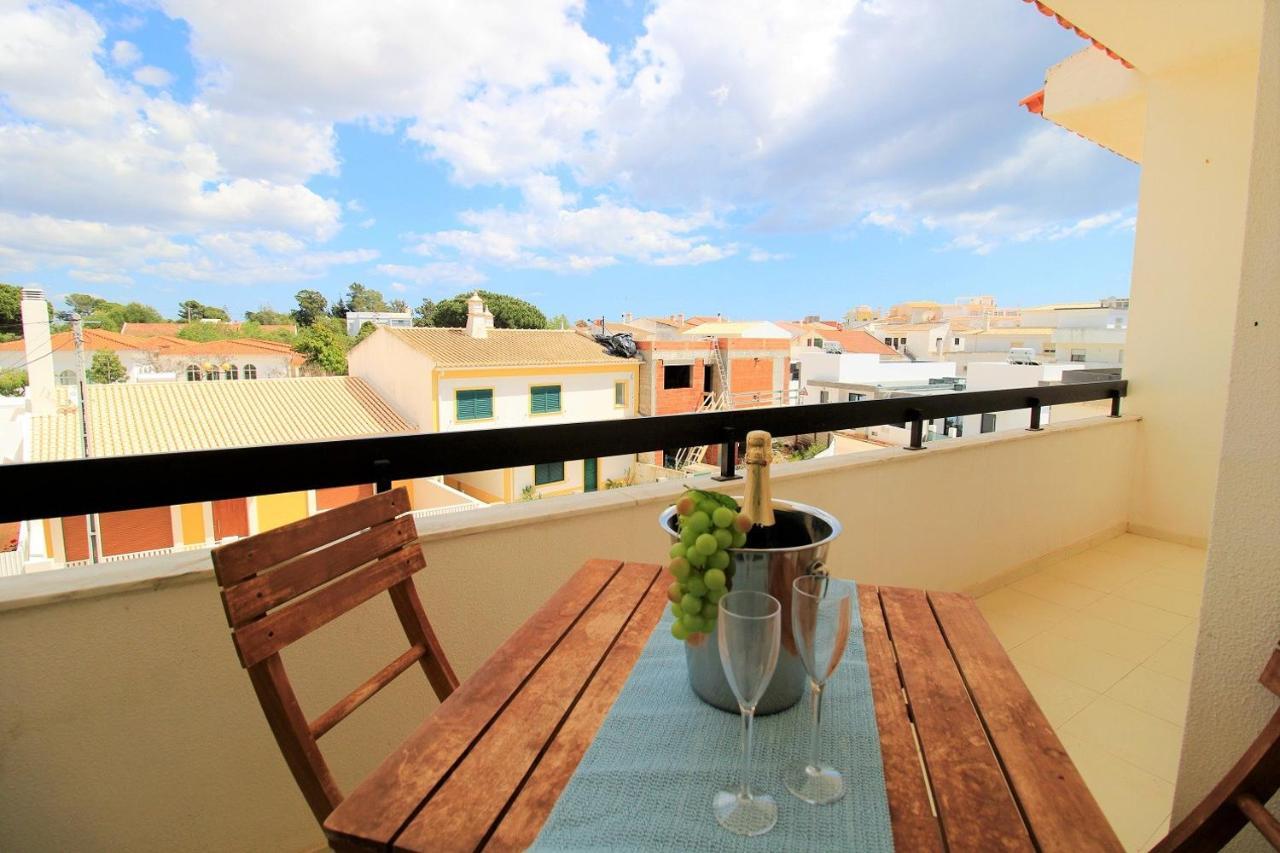 Portimao Classic With Pool By Homing Apartment Alvor Bagian luar foto