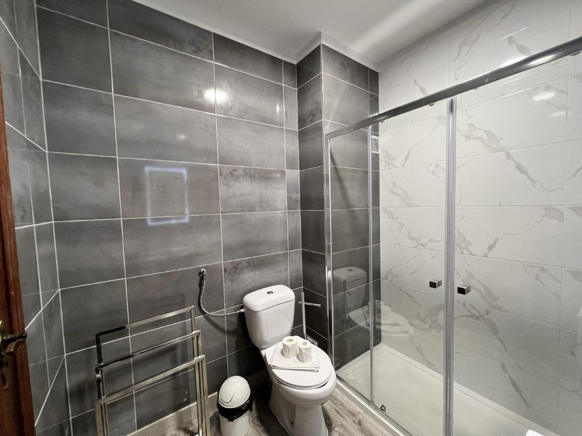 Portimao Classic With Pool By Homing Apartment Alvor Bagian luar foto